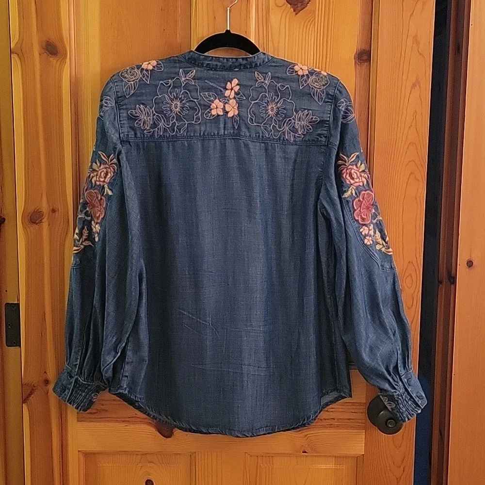 Soft, flowy floral print blouse - Picture 2 of 4